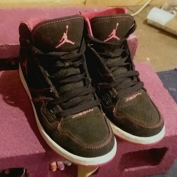 jordan flight pink and black
